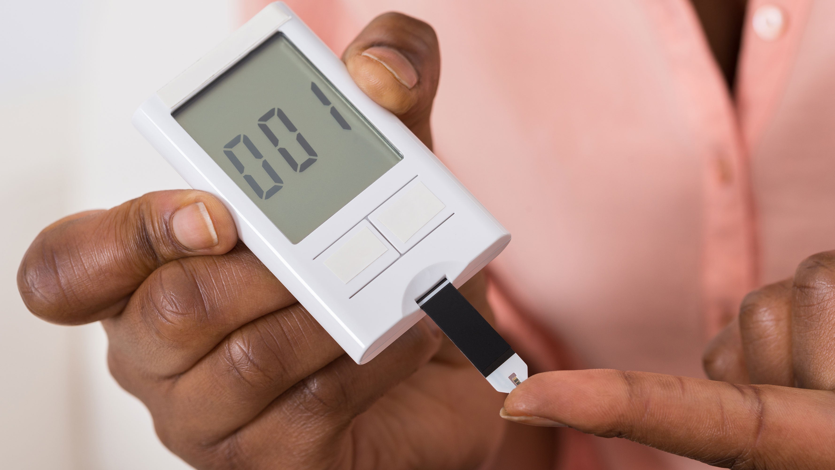 An up-close image of a glucometer.